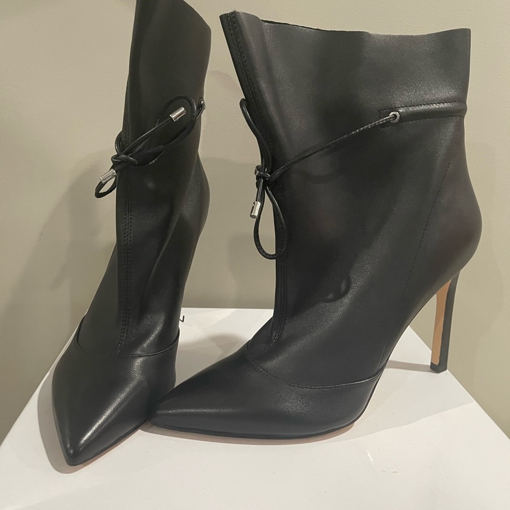 Nine West leather bootie